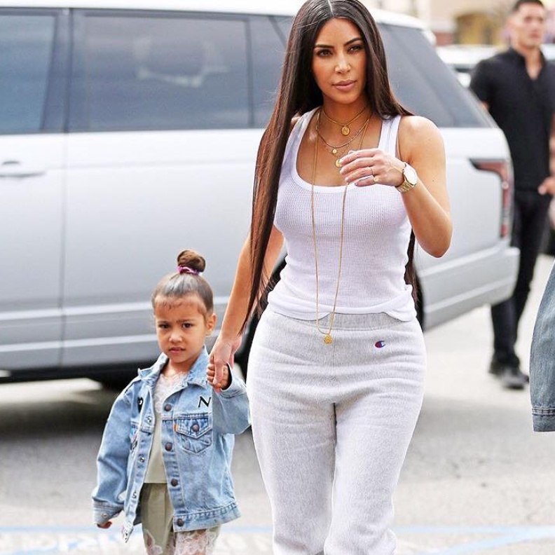 كيم كارشيان مع ابنتها نورث ويست كما شوهدت بالأمس