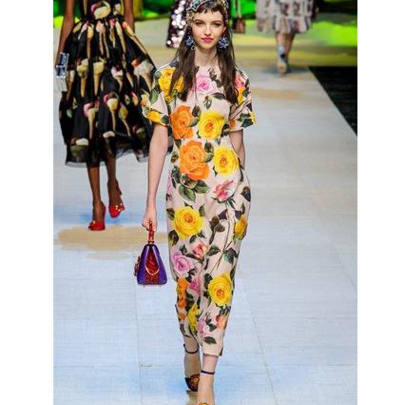 آخر موديلات فساتين طويلة مع نقشات الورود وقصة الـOff Shoulder