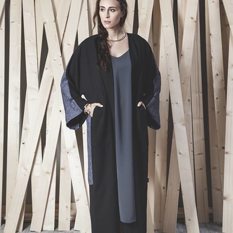 عبايات انيقة وبسيطة