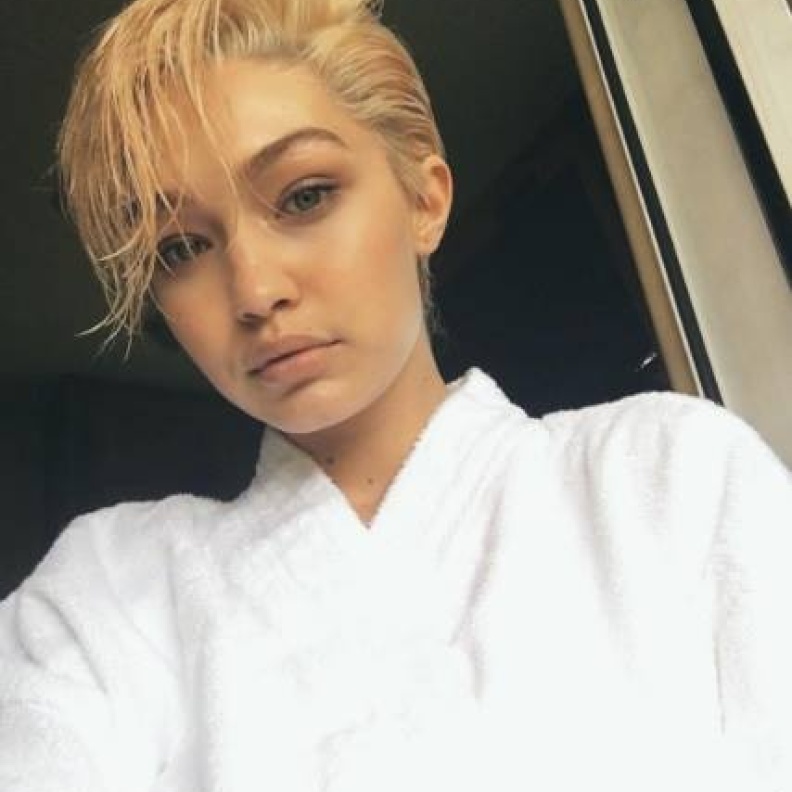 جيجي حديد في كذبة ابريل بقصة شعر قصيرة للغاية!