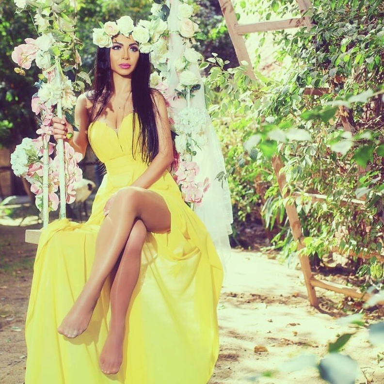 دوللي شاهين