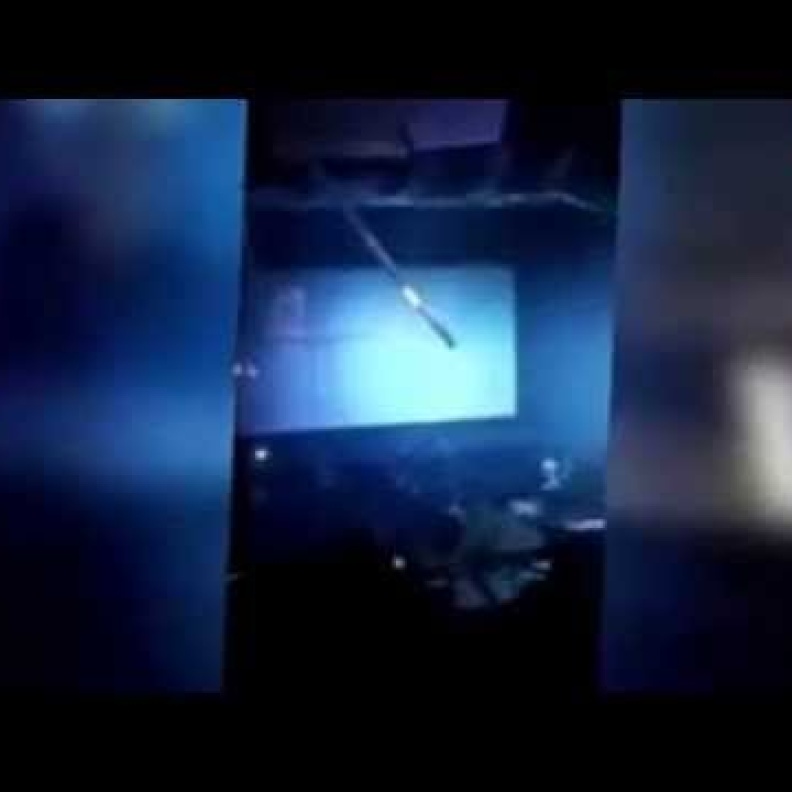 فيديو.. انهيار سقف سينما فوق رؤوس المشاهدين