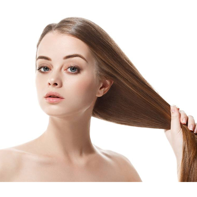 استخدمي ماء الورد لتتخلصي من رائحة الثوم على الشعر