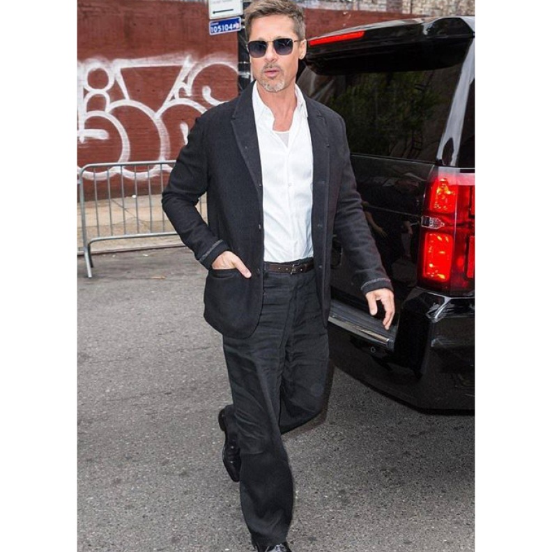 براد بيت يلفت الأنظار بنحافته الشديدة في شوارع نيويورك بالأمس