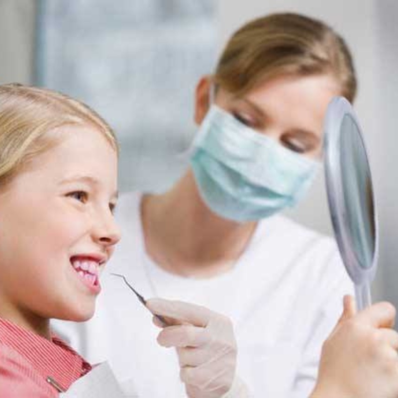 ضرورة الزيارة المنتظمة لطبيب الاسنان