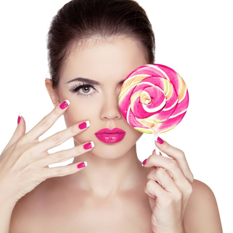 الأظافر الفاتحة تبشّر باقتراب الربيع