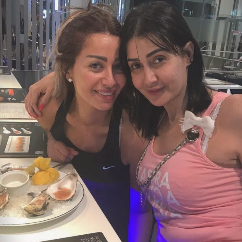 غادة عبد الرازق وابنتها