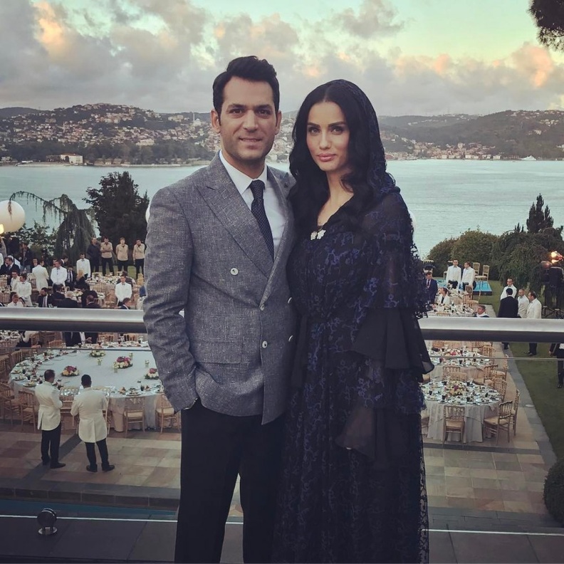 مراد يلدريم وزوجته