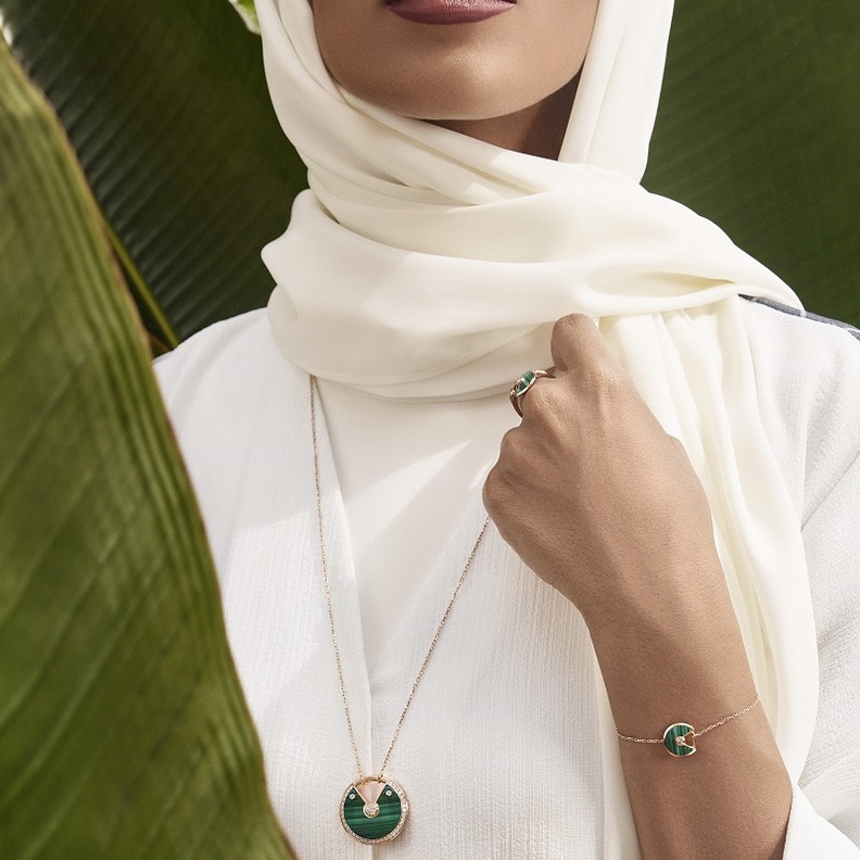 خلود العلي: اخترت Amulette باللون الأخضر لأنه لون الحياة