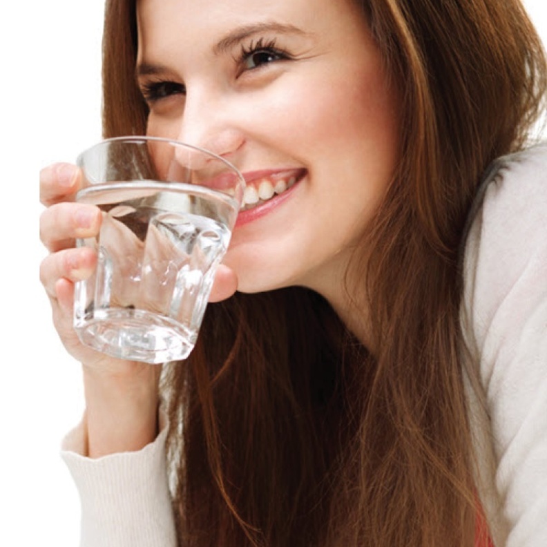 انفوجرافيك: إليكِ أفضل الأوقات لشرب الماء والاستفادة منه 