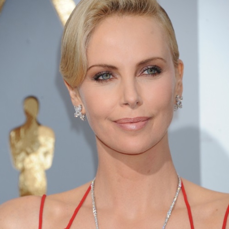 مجوهرات تشارليز ثيرون من هاري وينستون 