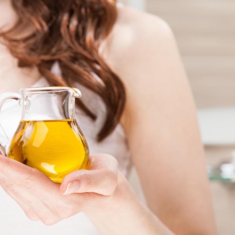 فوائد شرب زيت الزيتون على الريق عديدة و مهمة