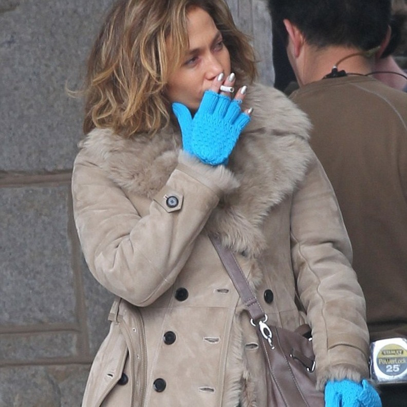 جينيفر لوبيز - التي بالكاد عرفناها - لا تدخن ولكنها تلعب دور المدخّنة باحتراف في فيلم Lila & Eve 