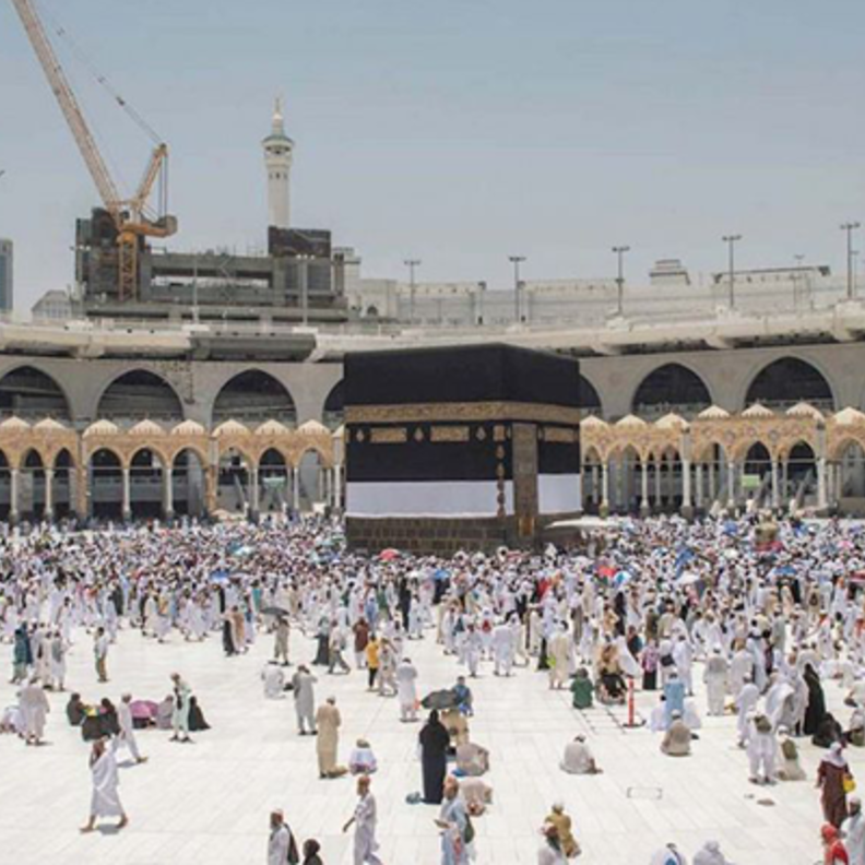 إهتمام بالغ من قبل المسئولين في عملية رفع ستار الكعبة