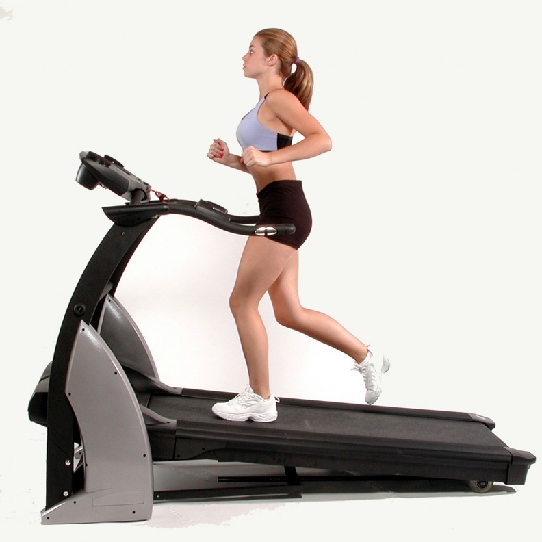 10 دقائق على الـTreadmill لمؤخرة جذابة