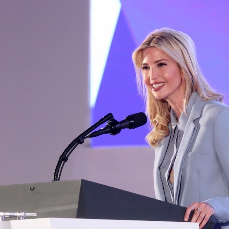  إيفانكا ترامب تلقي كلمة والدها أمام منتدى "مغردون"