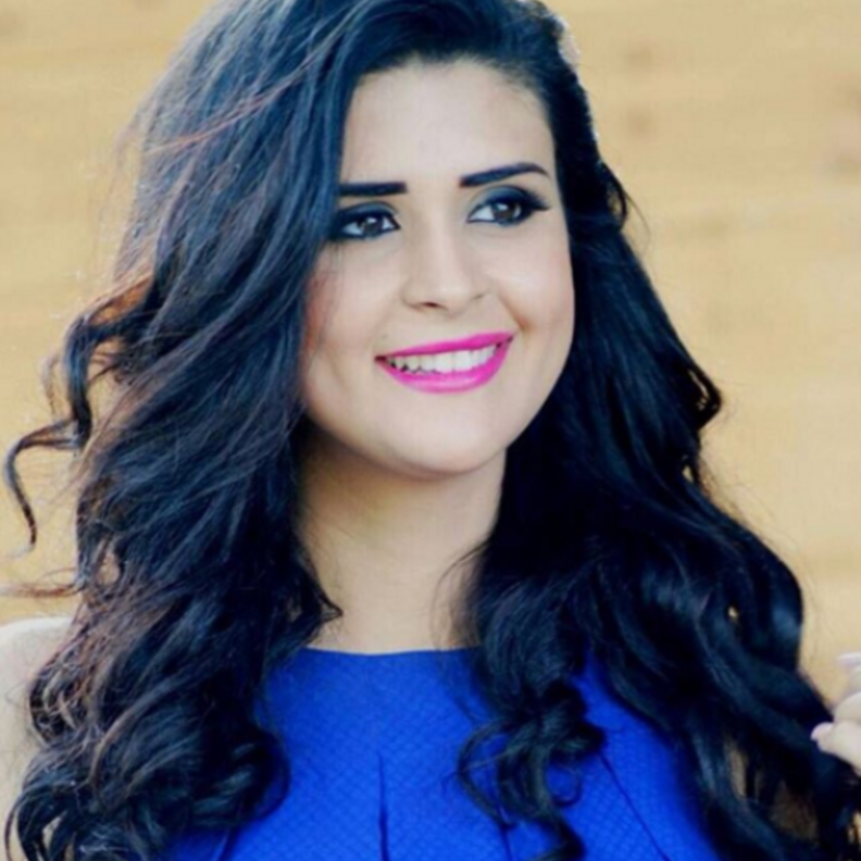 سلمى رشيد بصبغة شعر اسود - Salma Rachid