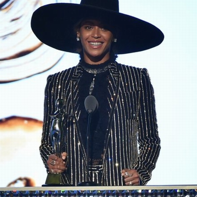  بيونسيه تحصل على جائزة أيقونة الموضة لعام 2016