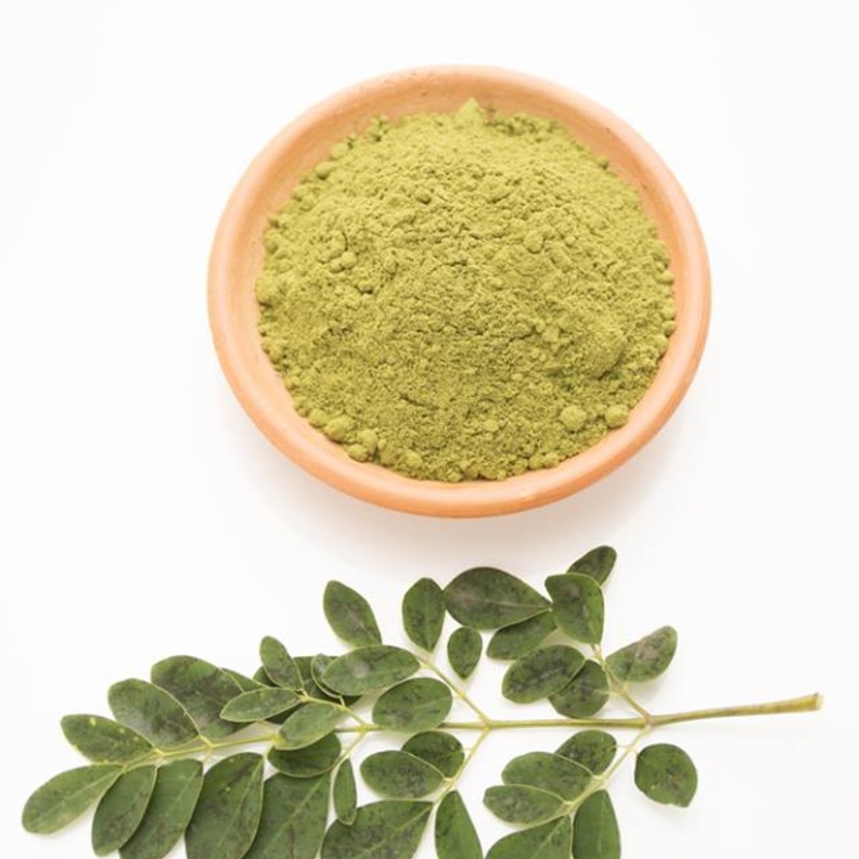 طريقة السعوديات المميزة في صنع الحناء للشعر بالمنزل 