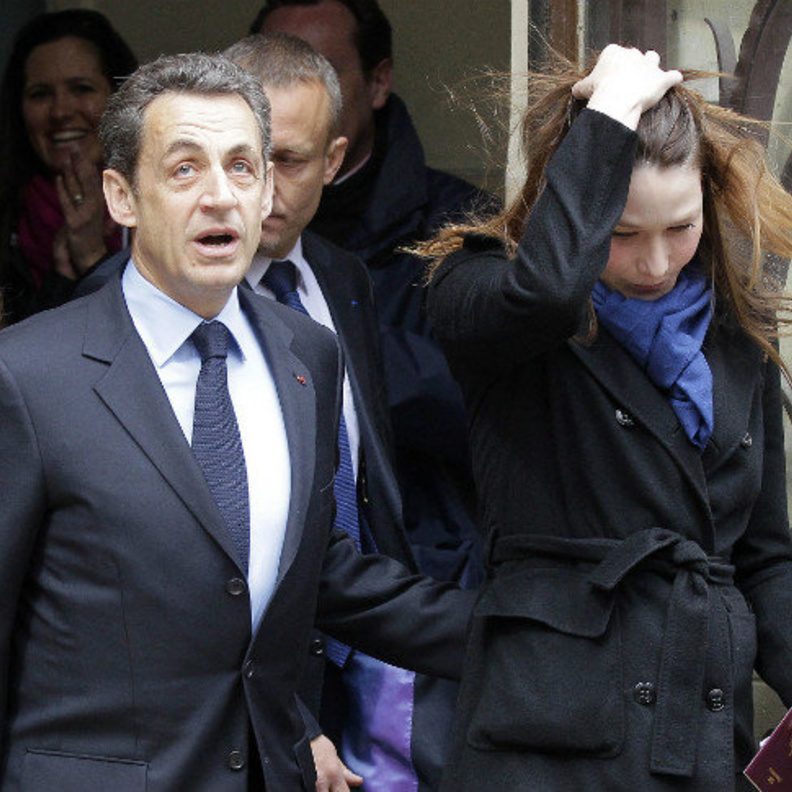  كآبة أناقة كارلا بروني!