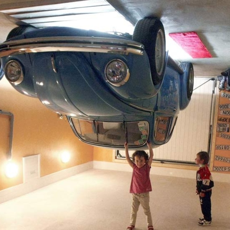 منزل مقلوب مزار للسياح 