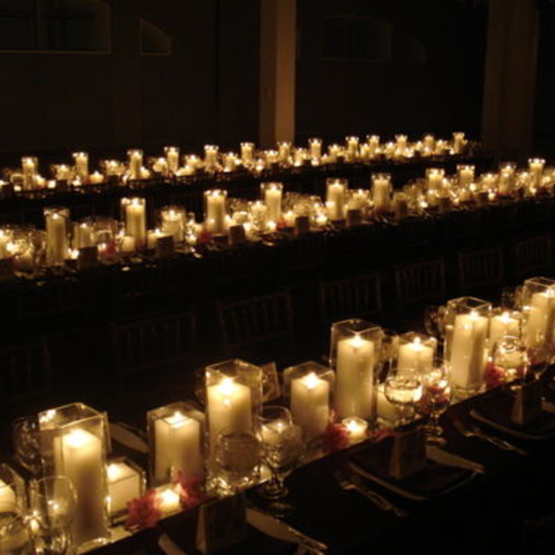 الشموع في الاعراس....رومانسية وهدوء  