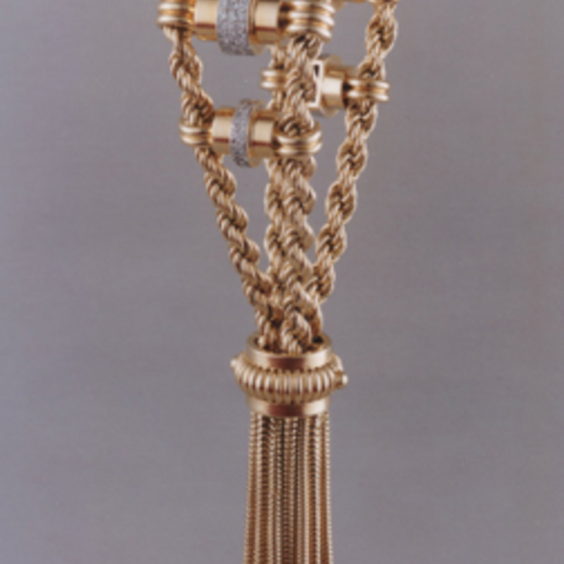 مجوهرات  بوشرون  تأسر الانظار في  كان   