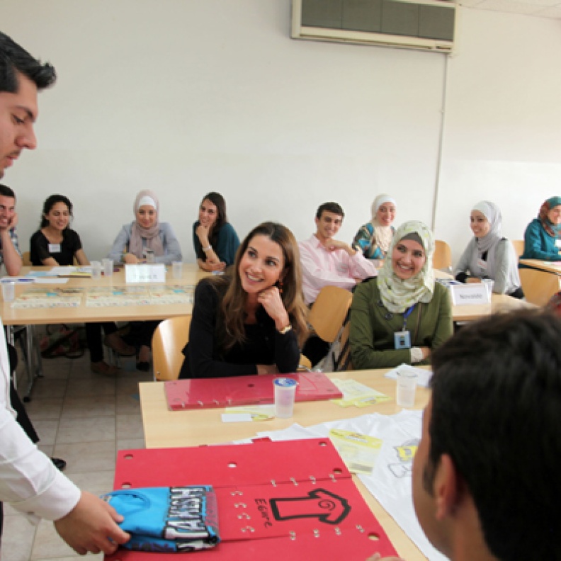 الملكة رانيا تلتقي طلبة الجامعات  