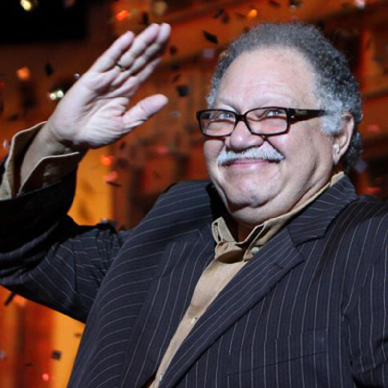 يحيي الفخراني ل (هي ) :أفكر في الأعتزال .. لكني لا أعتزل  