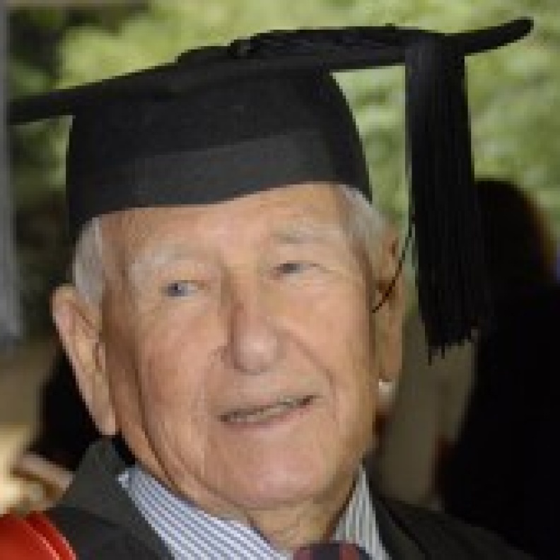 أطلبوا العلم ...ولو في الـتسعين!