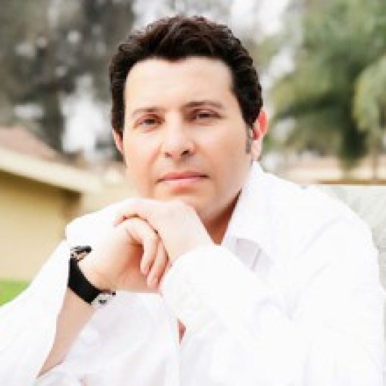 هاني شاكر.. الليلة على مسرح النهضة 