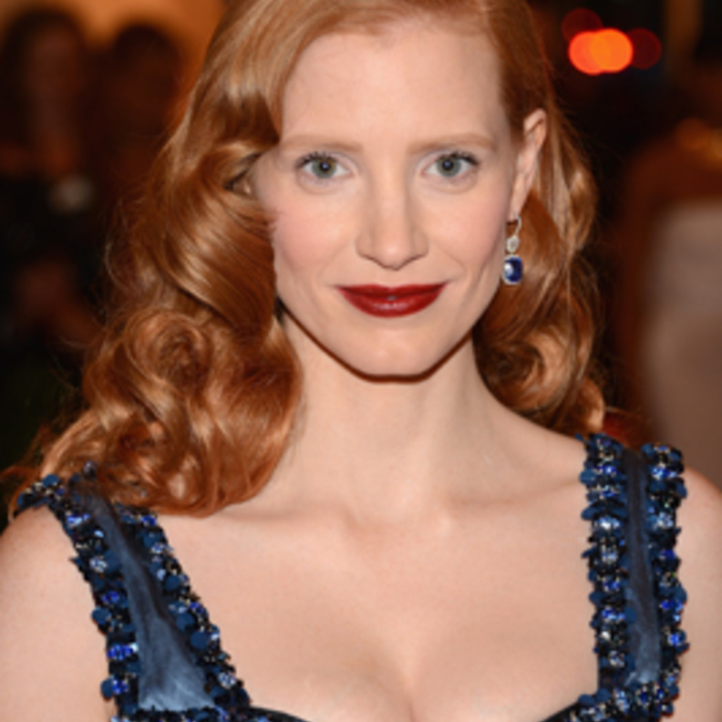 مشاهير يحملون حقائب من Longchamp  