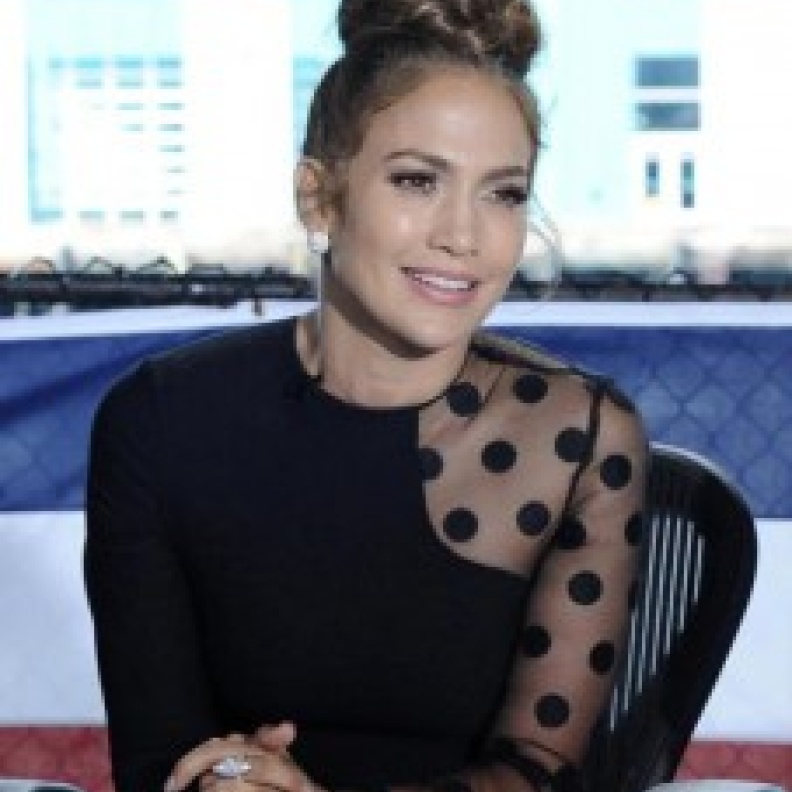 جي لو تحيي حفلا ضخما في دبي 