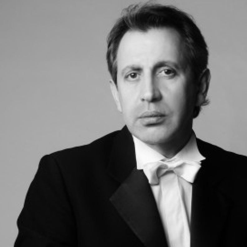   هاروت يعزف  في قصر الأونيسكو  