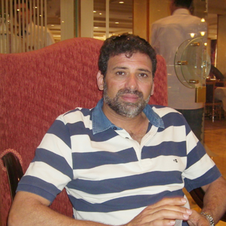 خالد يوسف  لـــ هي : لن أعمل لسينما الأخوان 