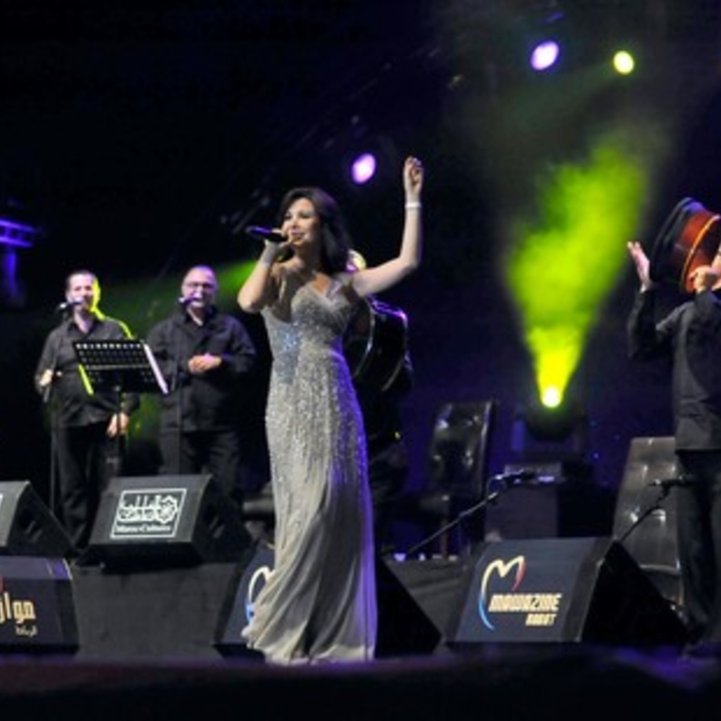 نانسي في الرباط.. بكاء وإغماء 