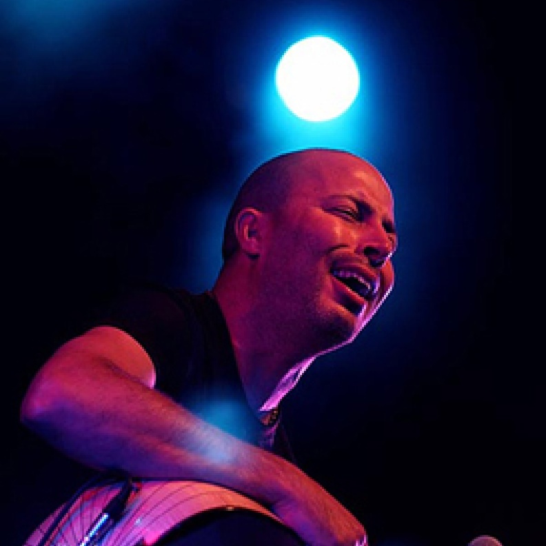 ظافر يوسف : أدعوا الشباب أن يتجه للعالمية برؤية عربية   