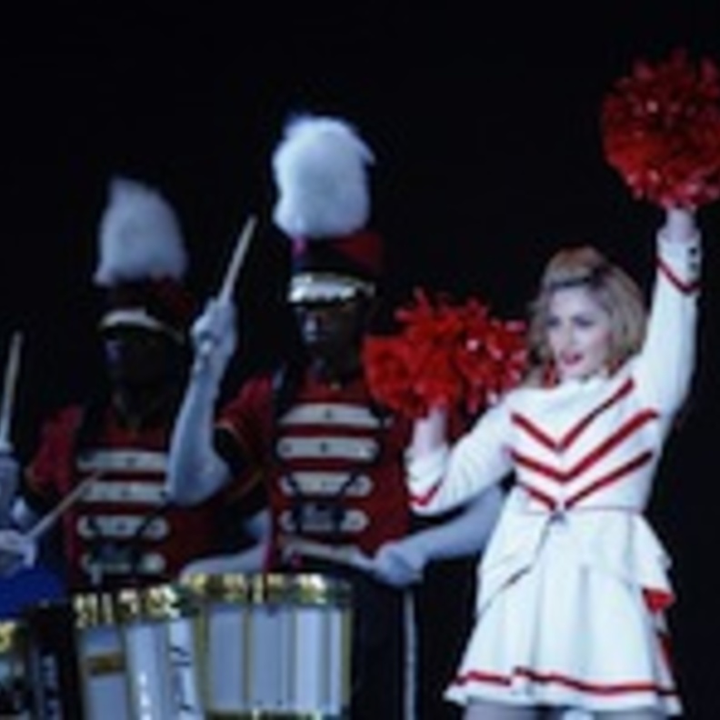 مادونا تتعثر في أبوظبي