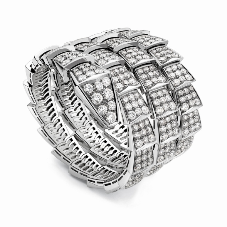 كيلي بروك.. مذهلة بإبداعات  بلغاري   