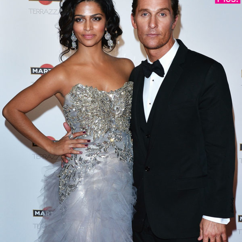 ماثيو ماكونوفي يتزوج كاميلا ألفيس