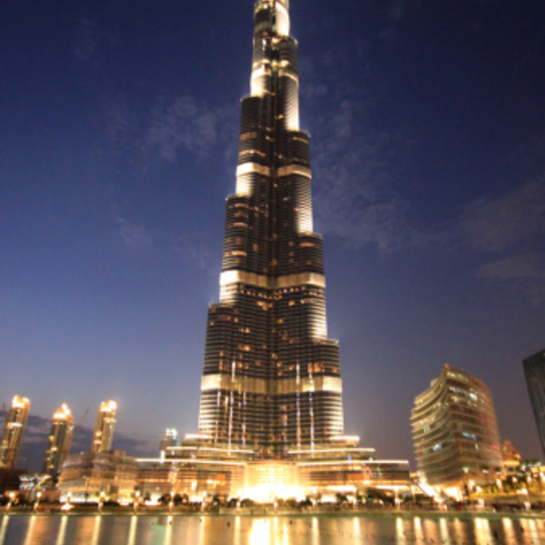 مدينة السماء تهدد برج خليفة