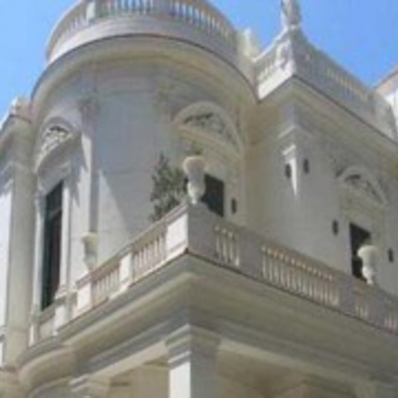 إبداعات الفنانين بمعرض فنون الديكور 