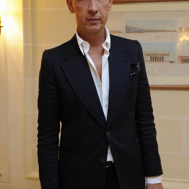 نجمات يتألقن مع فيرساتشي