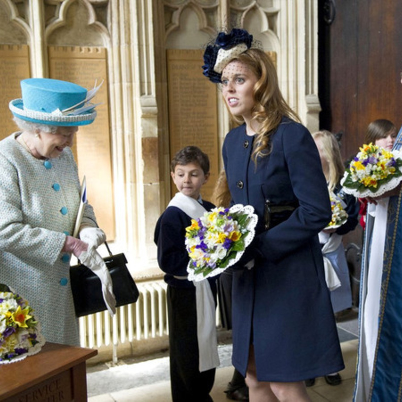 أناقة الأميرة بياتريس.. القبعات أولاً  