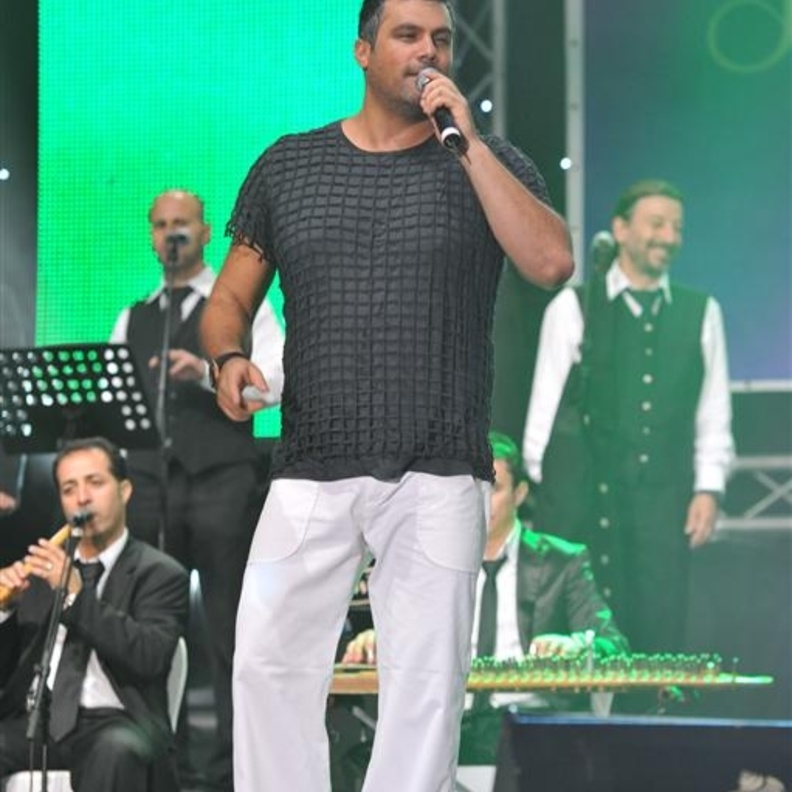 فارس كرم يهز سماء المغرب!!