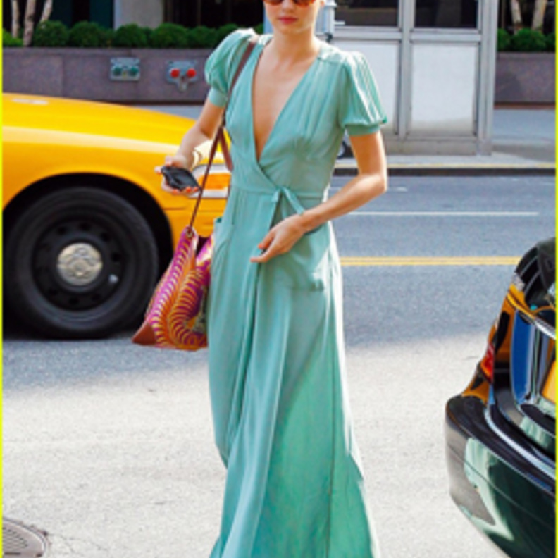 ميراندا كير تتالق فى الفساتين الطويلة  