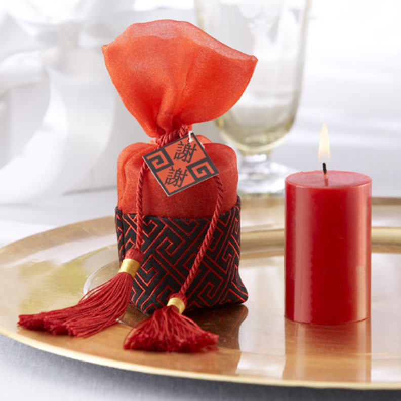 ميزي ديكور منزلك بالشموع