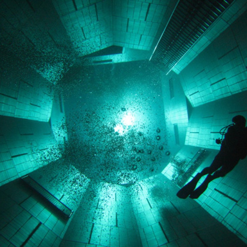 نيمو33 أعمق حوض سباحة في العالم