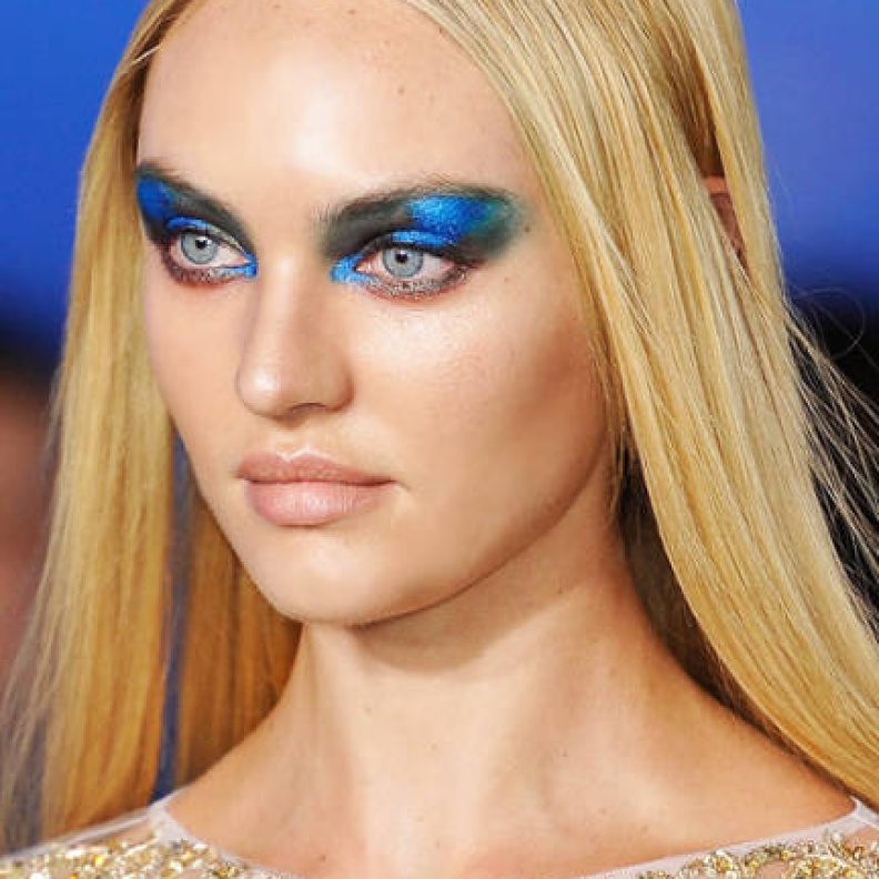 ظلال عيون نابض بالحياة