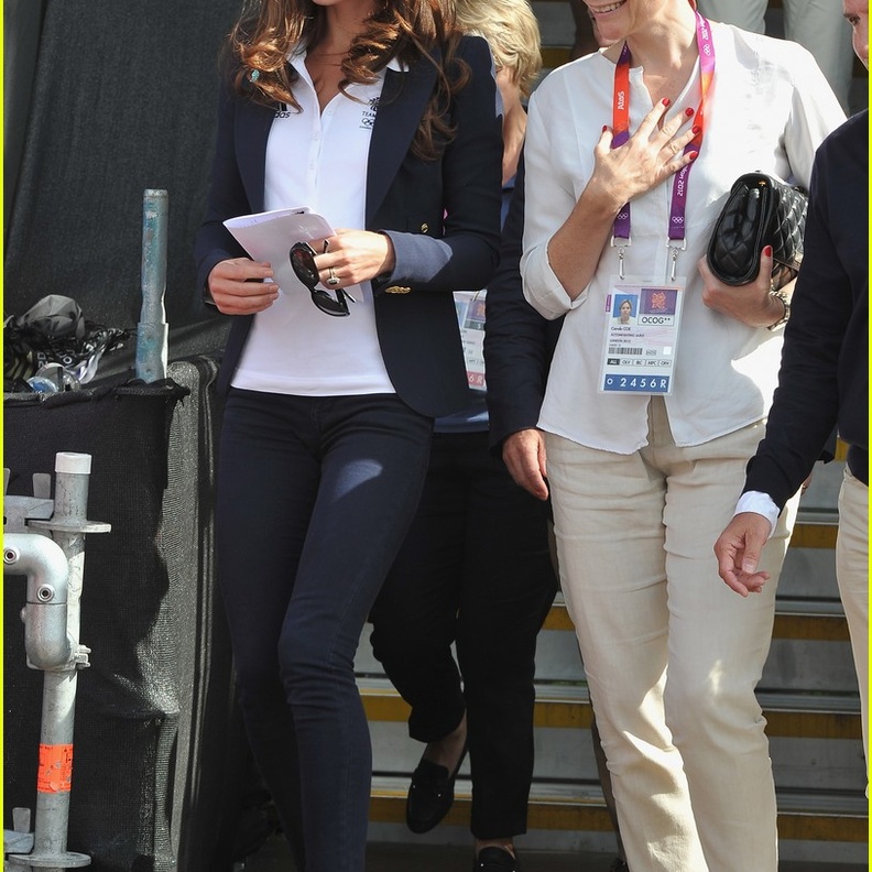 كيت تتابع تصفيات الأميرة زارا لسباقات الفروسية